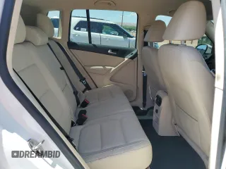 2016 Volkswagen Tiguan S z VIN WVGAV7AX6GW501102, wystawiony jako Copart lot #54174845 z przebiegiem 46 616 mil mil oraz Szkoda całkowita • Salvage title. Historia ofert i sprzedaży dostępna na DreamBid. Obrazek 10.