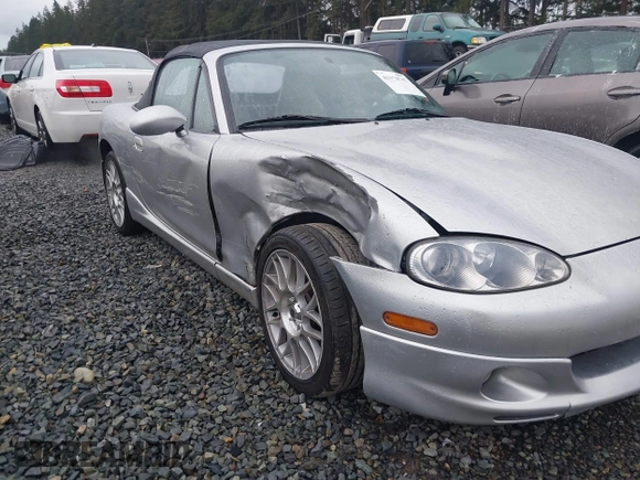 2002 Mazda MX-5 Miata Cloth z VIN JM1NB353620221304, wystawiony jako IAAI lot #41178747 z przebiegiem 98 958 mil mil oraz . Historia ofert i sprzedaży dostępna na DreamBid. Obrazek 6.