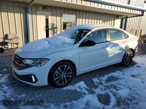 2024 Volkswagen Jetta Sport z VIN 3VWBM7BU5RM047747, wystawiony jako Copart lot #87579515 z przebiegiem 4 289 mil mil oraz Szkoda całkowita • Salvage title. Historia ofert i sprzedaży dostępna na DreamBid. Obrazek 1.