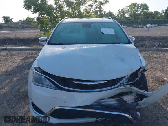 2017 Chrysler Pacifica Limited z VIN 2C4RC1GG9HR514681, wystawiony jako IAAI lot #42268035 z przebiegiem 153 319 mil mil oraz . Historia ofert i sprzedaży dostępna na DreamBid. Obrazek 12.