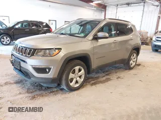 2018 Jeep Compass Latitude z VIN 3C4NJDBBXJT403674, wystawiony jako IAAI lot #42015795 z przebiegiem 86 329 mil mil oraz . Historia ofert i sprzedaży dostępna na DreamBid. Obrazek 2.