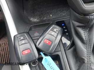 2020 Toyota RAV4 XLE with VIN 2T3P1RFV8LC061598, listed as a IAAI auction lot 41850442 with 40,175 mi miles and . Bid and sale history available at DreamBid. Image 11.