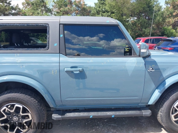 2022 Ford Bronco with VIN 1FMDE5AH3NLA89231, listed as a IAAI auction lot 42399132 with 13,244 mi miles and . Bid and sale history available at DreamBid. Image 13.