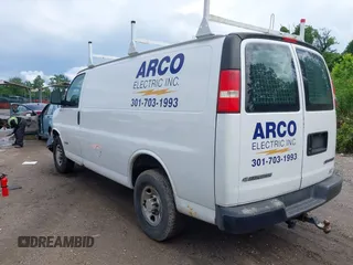 2006 Chevrolet City Express Cargo z VIN 1GCHG35V861259178, wystawiony jako IAAI lot #42306768 z przebiegiem 145 903 mil mil oraz . Historia ofert i sprzedaży dostępna na DreamBid. Obrazek 3.