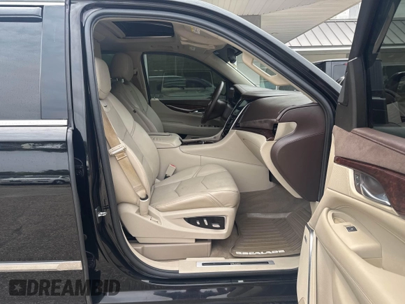 2015 Cadillac Escalade ESV Premium z VIN 1GYS4JKJ1FR272533, wystawiony jako IAAI lot #42461108 z przebiegiem 227 892 mil mil oraz . Historia ofert i sprzedaży dostępna na DreamBid. Obrazek 5.