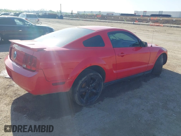 2007 Ford Mustang Deluxe z VIN 1ZVFT80N875370716, wystawiony jako IAAI lot #42006779 z przebiegiem 149 895 mil mil oraz . Historia ofert i sprzedaży dostępna na DreamBid. Obrazek 4.