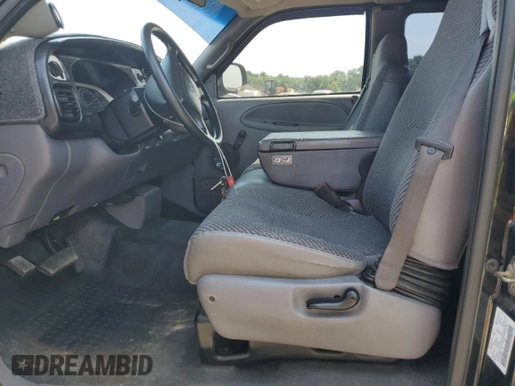 2001 Dodge 1500 z VIN 3B7HC13Z51M568382, wystawiony jako Copart lot #60704135 z przebiegiem 111 750 mil mil oraz Czysty tytuł • Clean title. Historia ofert i sprzedaży dostępna na DreamBid. Obrazek 7.