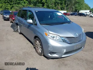 2015 Toyota Sienna LE z VIN 5TDJK3DC4FS099108, wystawiony jako IAAI lot #42611201 z przebiegiem 154 728 mil mil oraz . Historia ofert i sprzedaży dostępna na DreamBid. Obrazek 1.