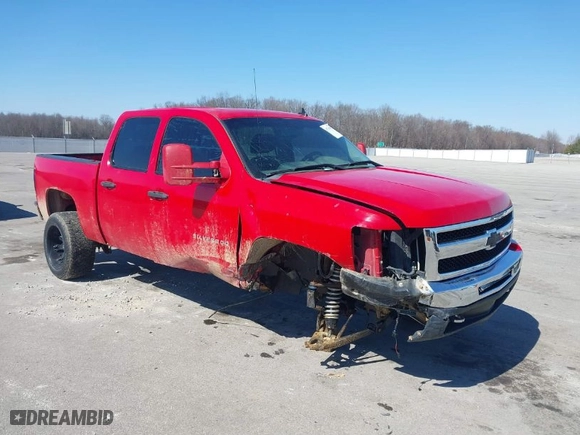 2011 Chevrolet Silverado 1500 LT with VIN 3GCPKSE31BG403653, listed as a IAAI auction lot 41764157 with 207,967 mi miles. Bid and sale history available at carsss.com. Image 1.