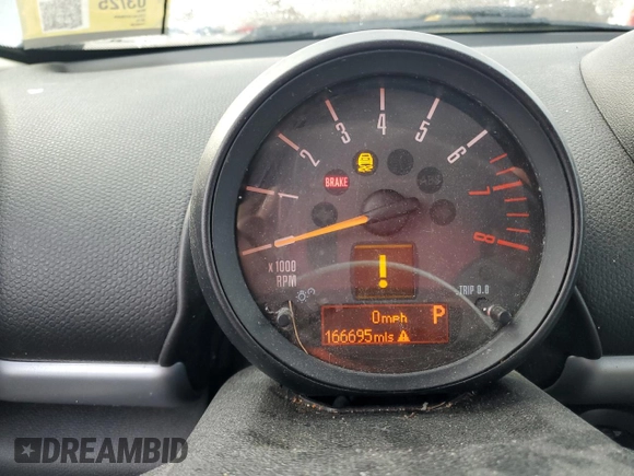 2016 MINI Countryman S z VIN WMWZC5C52GWP49650, wystawiony jako Copart lot #49153185 z przebiegiem 166 695 mil mil oraz Szkody całkowita. Historia ofert i sprzedaży dostępna na DreamBid. Obrazek 9.