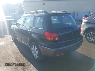 2004 Mitsubishi Outlander LS with VIN JA4LX31FX4U003476, listed as a IAAI auction lot 41290028 with 206,940 mi miles. Bid and sale history available at carsss.com. Image 3.