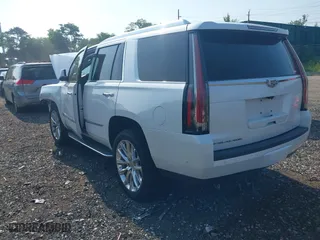2019 Cadillac Escalade Luxury with VIN 1GYS4BKJ1KR400821, listed as a IAAI auction lot 39626366 with 75,775 mi miles. Bid and sale history available at carsss.com. Image 3.