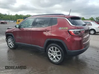 2022 Jeep Compass Latitude Lux z VIN 3C4NJDFB8NT118522, wystawiony jako Copart lot #56775175 z przebiegiem 47 220 mil mil oraz Szkoda całkowita • Salvage title. Historia ofert i sprzedaży dostępna na DreamBid. Obrazek 2.