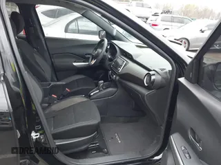 2020 Nissan Kicks SV z VIN 3N1CP5CV5LL573791, wystawiony jako IAAI lot #41848869 z przebiegiem 62 630 mil mil oraz . Historia ofert i sprzedaży dostępna na DreamBid. Obrazek 5.