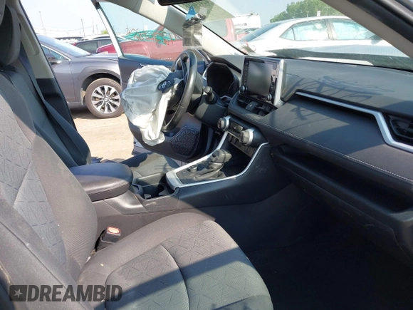 2020 Toyota RAV4 Hybrid XLE z VIN 2T3RWRFVXLW054810, wystawiony jako IAAI lot #42411211 z przebiegiem 94 523 mil mil oraz . Historia ofert i sprzedaży dostępna na DreamBid. Obrazek 5.
