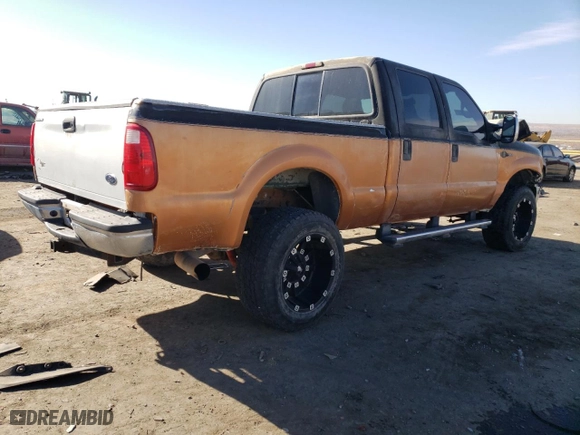 2000 Ford Super Duty F-250 XL with VIN 1FTNW21F7YED69598, listed as a Copart auction lot 84757704 with 277,570 mi miles and Salvage Title. Bid and sale history available at carsss.com. Image 3.
