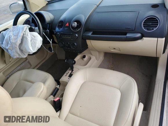 2010 Volkswagen Beetle с VIN 3VWRG3AG5AM031773, выставлен на аукционе Copart как лот 43040385 с пробегом 105 448 миль миль и Списание • Salvage title. История ставок и продаж доступна на DreamBid. Изображение 8.