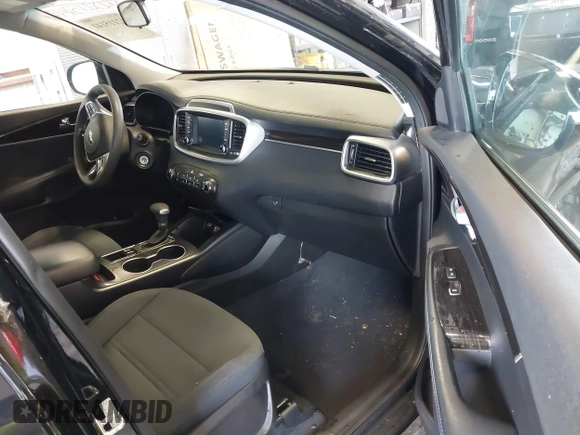2020 Kia Sorento LX z VIN 5XYPG4A36LG644112, wystawiony jako IAAI lot #42115141 z przebiegiem 101 170 mil mil oraz . Historia ofert i sprzedaży dostępna na DreamBid. Obrazek 5.
