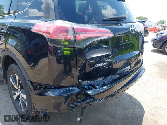 2018 Toyota RAV4 XLE with VIN 2T3WFREV3JW468450, listed as a IAAI auction lot 42528560 with 77,513 mi miles and . Bid and sale history available at DreamBid. Image 17.