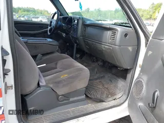 2005 GMC Sierra 2500HD SLT with VIN 1GTHK29U45E252794, listed as a IAAI auction lot 42253415 with 270,250 mi miles and . Bid and sale history available at DreamBid. Image 1.