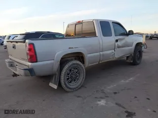 2005 Chevrolet Silverado 1500 Z71 with VIN 1GCEK19B95E213890, listed as a IAAI auction lot 41254102 with 263,361 mi miles. Bid and sale history available at carsss.com. Image 4.