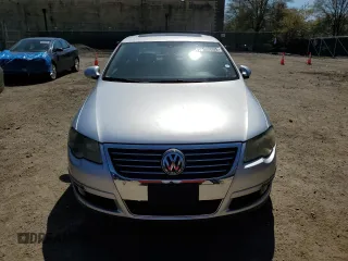 2008 Volkswagen Passat z VIN WVWCU73C88P118266, wystawiony jako Copart lot #53649095 z przebiegiem 50 217 mil mil oraz Czysty tytuł • Clean title. Historia ofert i sprzedaży dostępna na DreamBid. Obrazek 5.