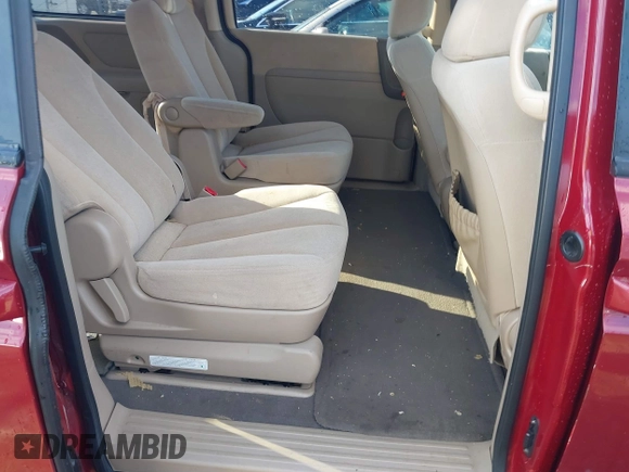 2008 Kia Sedona LX with VIN KNDMB233986222686, listed as a IAAI auction lot 41370167 with 216,383 mi miles. Bid and sale history available at carsss.com. Image 8.