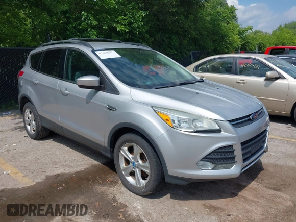 2013 Ford Escape SE z VIN 1FMCU0GXXDUC92917, wystawiony jako IAAI lot #42458117 z przebiegiem 136 006 mil mil oraz . Historia ofert i sprzedaży dostępna na DreamBid. Obrazek 1.