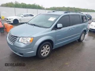 2010 Chrysler Town & Country Touring z VIN 2A4RR5D13AR456900, wystawiony jako IAAI lot #42125829 z przebiegiem 251 276 mil mil oraz . Historia ofert i sprzedaży dostępna na DreamBid. Obrazek 17.