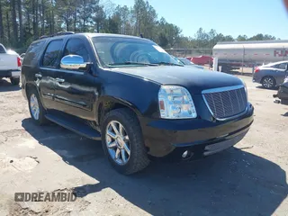 2008 GMC Yukon SLT w/4SB with VIN 1GKFK13008R226847, listed as a IAAI auction lot 41779777 with 216,166 mi miles. Bid and sale history available at carsss.com. Image 1.