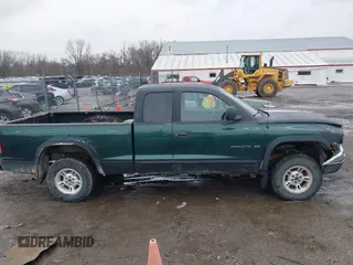 2000 Dodge Dakota Sport with VIN 1B7GG22N3YS539484, listed as a IAAI auction lot 41748568 with 290,117 mi miles. Bid and sale history available at carsss.com. Image 13.