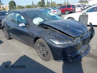 2024 Tesla Model 3 z VIN 5YJ3E1EA1RF745909, wystawiony jako IAAI lot #41381101 z przebiegiem 6 416 mil mil oraz . Historia ofert i sprzedaży dostępna na DreamBid. Obrazek 1.