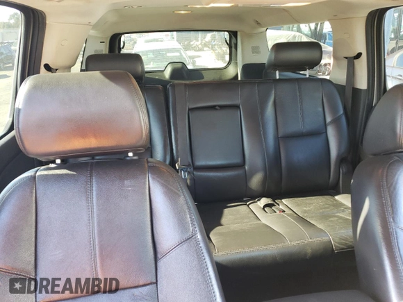 2007 Chevrolet Suburban LT with VIN 1GNFK16387J404445, listed as a Copart auction lot 73716864 with 182,417 mi miles and Salvage Title. Bid and sale history available at carsss.com. Image 10.