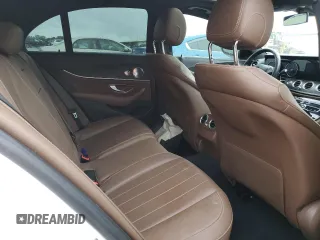 2017 Mercedes-Benz E 300 Luxury z VIN WDDZF4JB0HA082594, wystawiony jako Copart lot #61448885 z przebiegiem Nie podano mil oraz Szkoda całkowita • Salvage title. Historia ofert i sprzedaży dostępna na DreamBid. Obrazek 10.