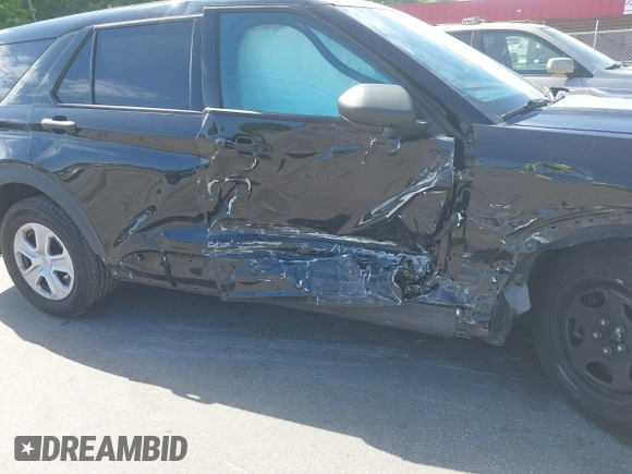 2020 Ford Police Interceptor Utility z VIN 1FM5K8AB4LGC36611, wystawiony jako IAAI lot #42199062 z przebiegiem 104 684 mil mil oraz . Historia ofert i sprzedaży dostępna na DreamBid. Obrazek 6.