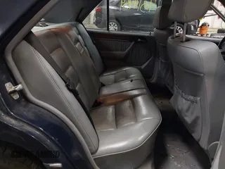 1990 Mercedes-Benz 300 E с VIN WDBEA30D3LB235863, выставлен на аукционе IAAI как лот 40519459 с пробегом 142 260 миль миль и . История ставок и продаж доступна на DreamBid. Изображение 8.