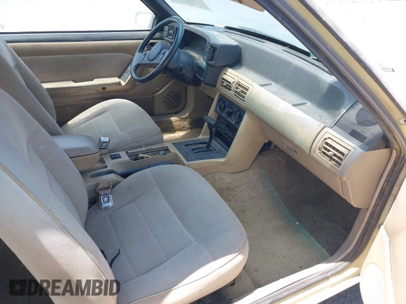 1988 Ford Mustang z VIN 1FABP41AXJF163469, wystawiony jako IAAI lot #42473799 z przebiegiem 89 307 mil mil oraz . Historia ofert i sprzedaży dostępna na DreamBid. Obrazek 5.
