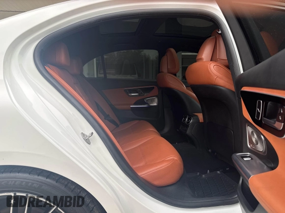 2022 Mercedes-Benz C 300 z VIN W1KAF4HB5NR016400, wystawiony jako IAAI lot #42467013 z przebiegiem 81 656 mil mil oraz . Historia ofert i sprzedaży dostępna na DreamBid. Obrazek 8.