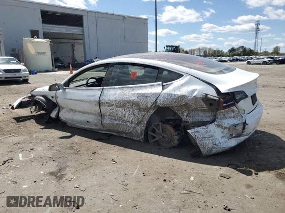 2018 Tesla Model 3 Long Range Battery z VIN 5YJ3E1EA2JF162673, wystawiony jako Copart lot #53495805 z przebiegiem 71 481 mil mil oraz Szkoda całkowita • Salvage title. Historia ofert i sprzedaży dostępna na DreamBid. Obrazek 2.