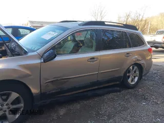 2014 Subaru Outback Limited with VIN 4S4BRCLC0E3225638, listed as a IAAI auction lot 41897375 with 118,155 mi miles and . Bid and sale history available at DreamBid. Image 6.