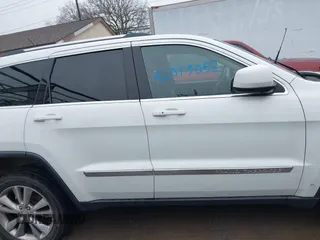 2013 Jeep Grand Cherokee Laredo with VIN 1C4RJFAG6DC557163, listed as a IAAI auction lot 42019052 with 125,058 mi miles. Bid and sale history available at carsss.com. Image 12.