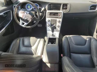 2012 Volvo S60 T6 z VIN YV1902FH3C2084933, wystawiony jako Copart lot #57816095 z przebiegiem 83 451 mil mil oraz Szkoda całkowita • Salvage title. Historia ofert i sprzedaży dostępna na DreamBid. Obrazek 8.