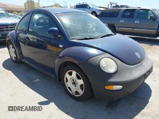 2000 Volkswagen Beetle GLS z VIN 3VWCC21C5YM454887, wystawiony jako IAAI lot #42397582 z przebiegiem 122 620 mil mil oraz . Historia ofert i sprzedaży dostępna na DreamBid. Obrazek 1.