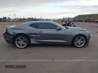 2022 Chevrolet Camaro 1LT z VIN 1G1FB1RX6N0123456, wystawiony jako IAAI lot #42066753 z przebiegiem Nie podano mil oraz . Historia ofert i sprzedaży dostępna na DreamBid. Obrazek 13.