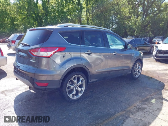 2013 Ford Escape Titanium z VIN 1FMCU0J95DUB46340, wystawiony jako IAAI lot #42168222 z przebiegiem 108 268 mil mil oraz . Historia ofert i sprzedaży dostępna na DreamBid. Obrazek 4.