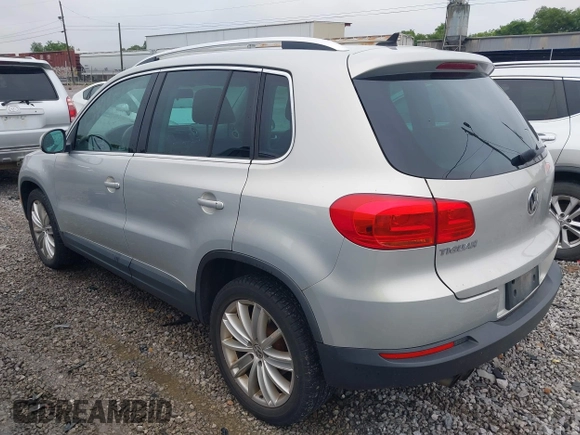 2012 Volkswagen Tiguan S z VIN WVGBV7AX3CW540311, wystawiony jako IAAI lot #42375250 z przebiegiem 168 594 mil mil oraz . Historia ofert i sprzedaży dostępna na DreamBid. Obrazek 3.
