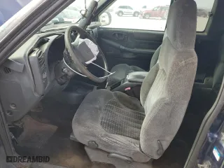 2001 Chevrolet S-10 LS with VIN 1GCCS19W618164778, listed as a Copart auction lot 47121435 with 309,850 mi miles and Salvage Title. Bid and sale history available at carsss.com. Image 7.