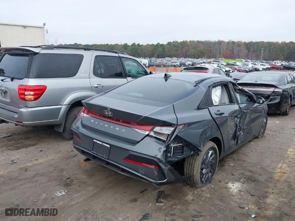 2024 Hyundai Elantra SEL with VIN KMHLM4DG9RU830705, listed as a IAAI auction lot 40952462 with 2,762 mi miles. Bid and sale history available at carsss.com. Image 4.