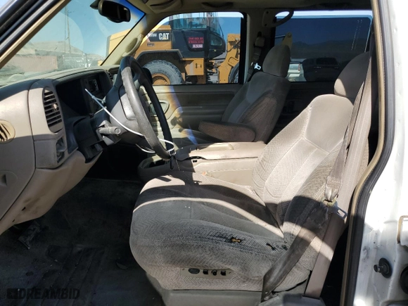 1998 GMC Suburban with VIN 1GKEC16R0WJ712847, listed as a Copart auction lot 68557804 with NaN miles and Salvage Title. Bid and sale history available at carsss.com. Image 7.