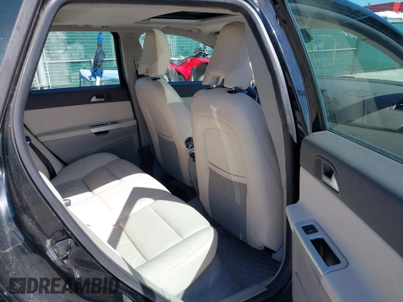 2011 Volvo V50 with VIN YV1672MW0B2612250, listed as a IAAI auction lot 41781498 with 106 mi miles. Bid and sale history available at carsss.com. Image 8.
